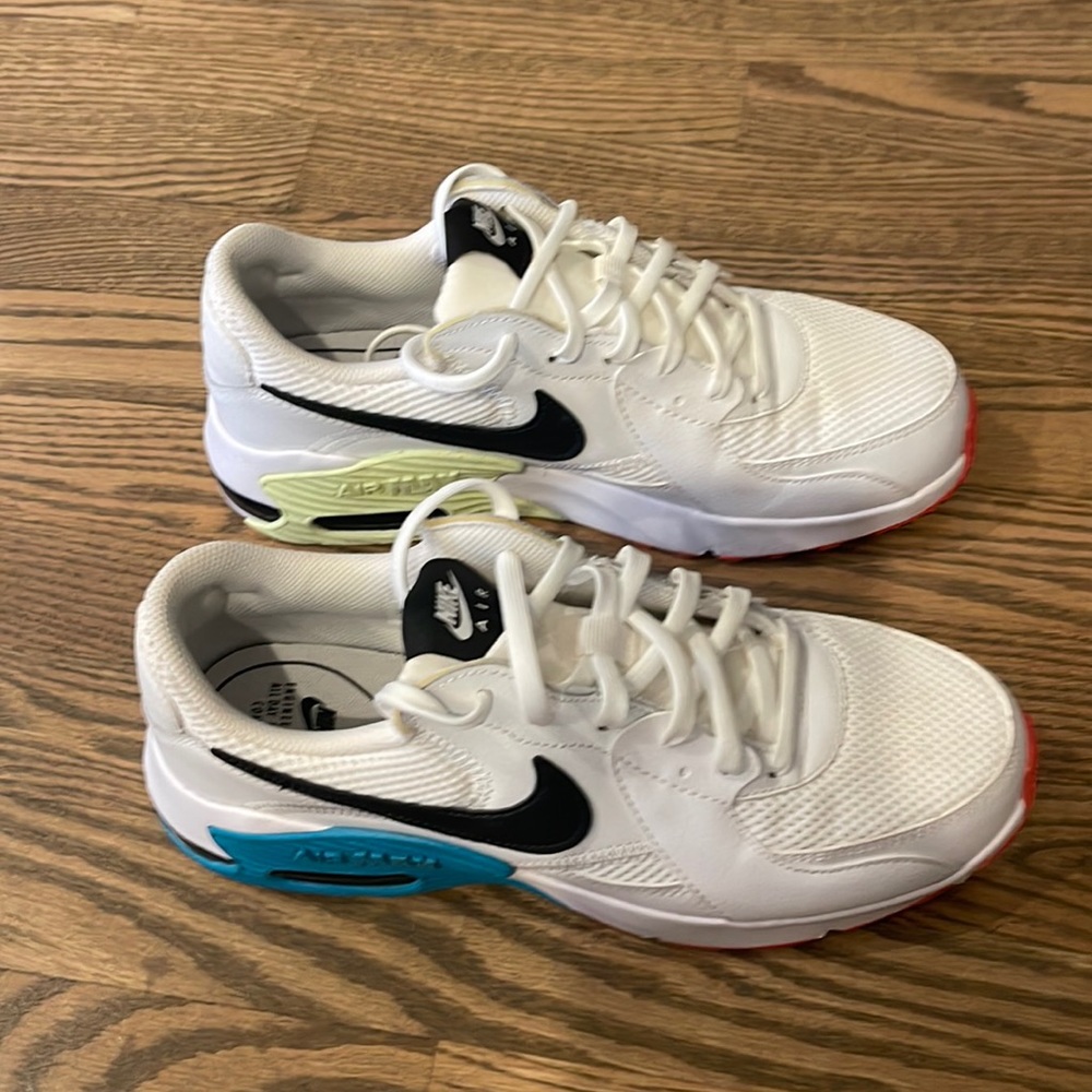Like New!! Nike Air Max.